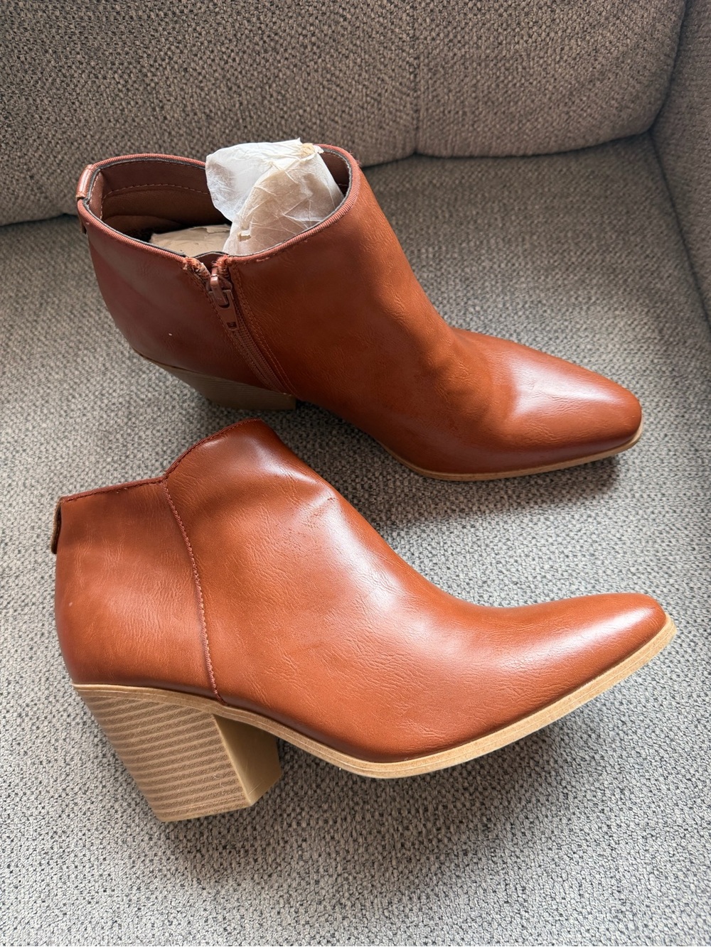 ShoeDazzle Cognac Faux-Leather Heeled Ankle Boots – Dakota Style size 10 NWOT